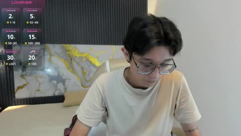 santiago_russo18 online show from 11.24.25