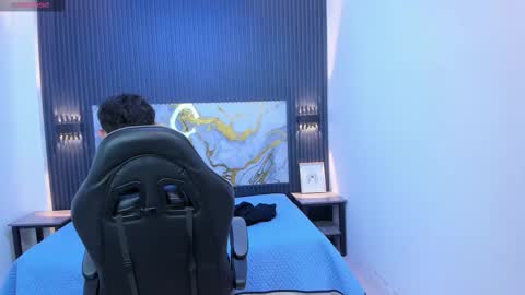 santiago_russo18 online show from 03.03.26