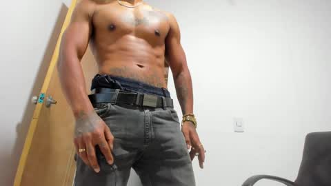 Snapshot of santiagogtx chatting on 12.31.24 Santiago online show from 12.31.24