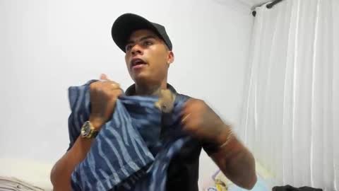 Snapshot of santiagogtx chatting on 11.01.25 Santiago online show from 11.01.25