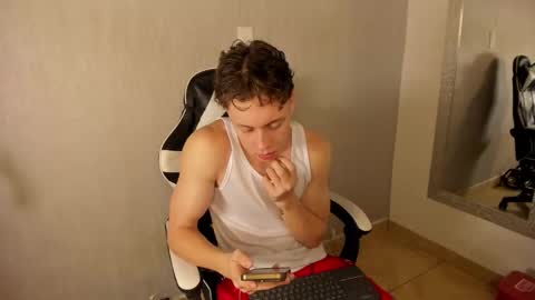 Julius Novachrono  online show from 11.10.25