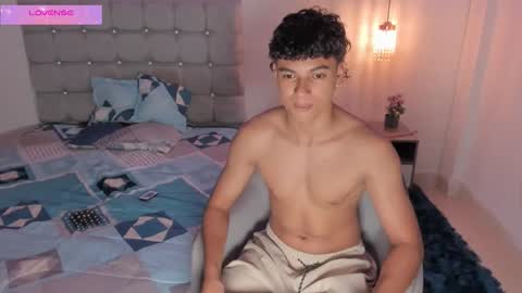 Snapshot of santy_stump chatting on 09.25.25 santy_stump online show from 09.25.25