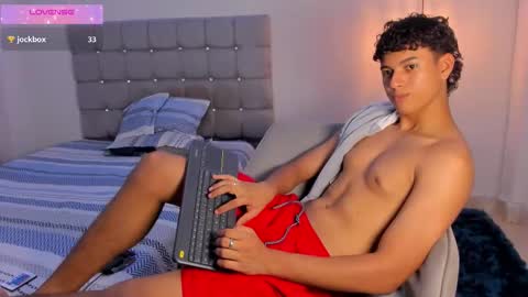 Snapshot of santy_stump chatting on 10.06.25 santy_stump online show from 10.06.25