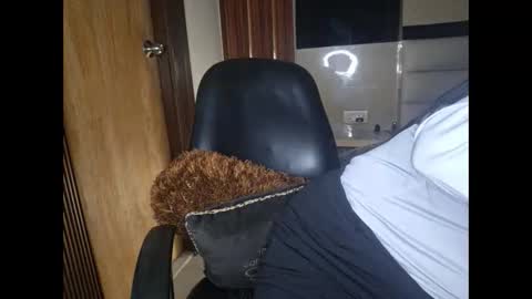 Snapshot of sanvi13 chatting on 01.12.25 sanvi13 online show from 01.12.25