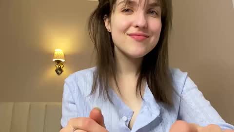 Snapshot of saphirree chatting on 02.14.26 Anny online show from 02.14.26