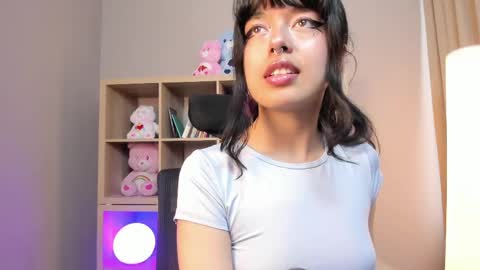 Snapshot of saphyralux chatting on 06.01.26 saphyralux online show from 06.01.26