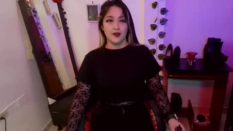 Snapshot of sapphire_lilac chatting on 11.12.25 Carla online show from 11.12.25