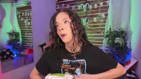 Snapshot of sapphire_venus chatting on 10.29.25 Valerin online show from 10.29.25