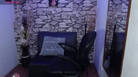 Snapshot of sara_alvarez_ chatting on 01.12.25 Sara online show from 01.12.25