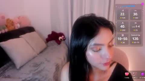 Snapshot of sara_alvarez_1 chatting on 06.25.26 Sara online show from 06.25.26