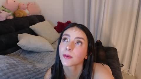 Snapshot of sara_alvarez_1 chatting on 06.26.26 Sara online show from 06.26.26