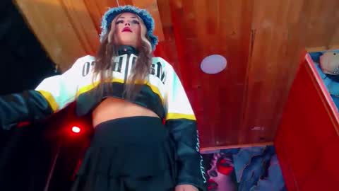 sara_buck online show from 04.14.26