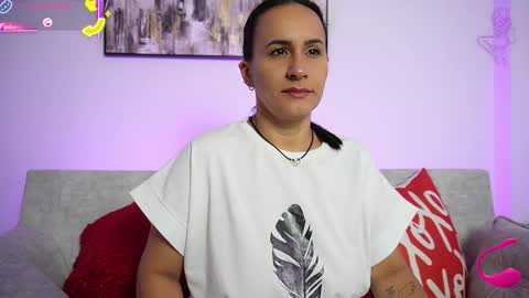 Snapshot of sara_charmy chatting on 11.28.25 online show from 11.28.25