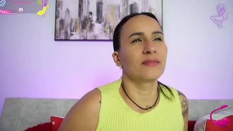 Snapshot of sara_charmy chatting on 12.01.25 online show from 12.01.25