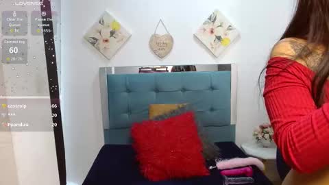 Snapshot of sara_f_w chatting on 10.06.25 Sara online show from 10.06.25