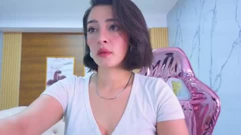 Snapshot of sara_lopez_s chatting on 06.20.26 Sara online show from 06.20.26