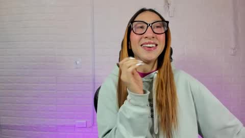 Sara Love online show from 04.16.26