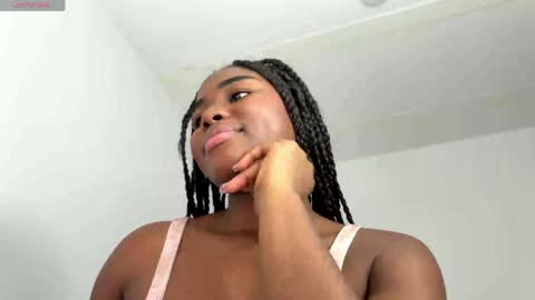Snapshot of sara_muscle chatting on 03.12.26 Sara online show from 03.12.26