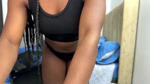 Snapshot of sara_muscle chatting on 03.22.26 Sara online show from 03.22.26