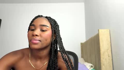 Snapshot of sara_muscle chatting on 03.26.26 Sara online show from 03.26.26