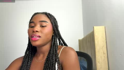 Snapshot of sara_muscle chatting on 04.13.26 Sara online show from 04.13.26
