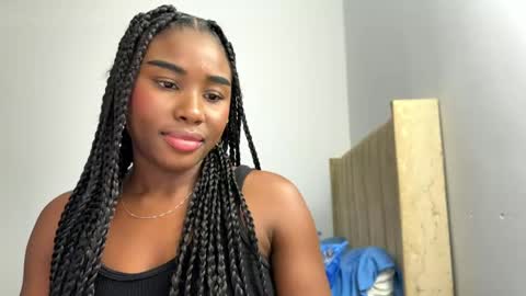 Snapshot of sara_muscle chatting on 04.21.26 Sara online show from 04.21.26