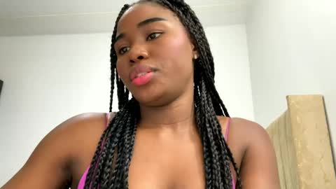 Snapshot of sara_muscle chatting on 05.10.26 Sara online show from 05.10.26