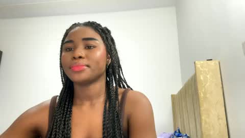 Snapshot of sara_muscle chatting on 05.20.26 Sara online show from 05.20.26