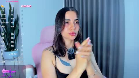 Snapshot of sara_ospina22 chatting on 06.23.26 Sara online show from 06.23.26