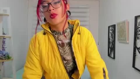 sara_red_x online show from 06.28.26