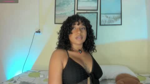 Snapshot of sara_sophiee chatting on 12.18.25 sara sofia online show from 12.18.25