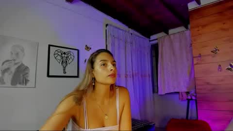 Snapshot of sara_thompson01 chatting on 12.22.25 SARA online show from 12.22.25