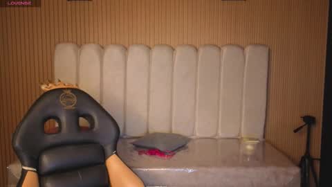 sara_valderrama_ online show from 12.20.25