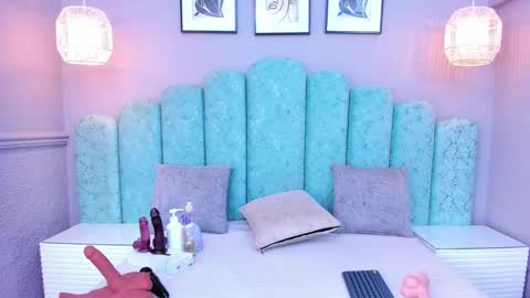 Snapshot of sara_vanegas1 chatting on 01.28.25 Sara online show from 01.28.25