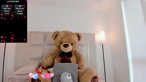 Sara Miller  online show from 02.11.25