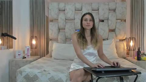 saraANDyoni online show from 01.04.25
