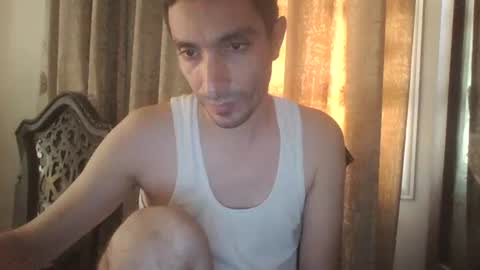 Snapshot of saraclit chatting on 10.23.25 pass kika online show from 10.23.25