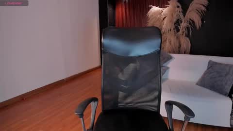 Sara  Everyday From 1430 to 2130 Col Time online show from 02.05.25