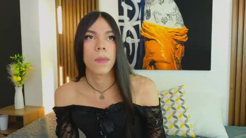 Snapshot of saracutie_ chatting on 04.19.26 Sara online show from 04.19.26