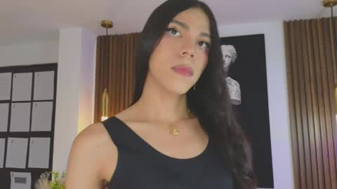 Snapshot of saracutie_ chatting on 04.28.26 Sara online show from 04.28.26