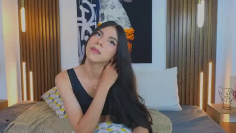 Snapshot of saracutie_ chatting on 04.29.26 Sara online show from 04.29.26