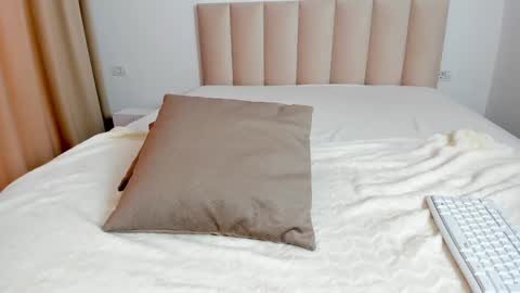 Snapshot of saradiamond01 chatting on 01.26.25 saradiamond01 online show from 01.26.25