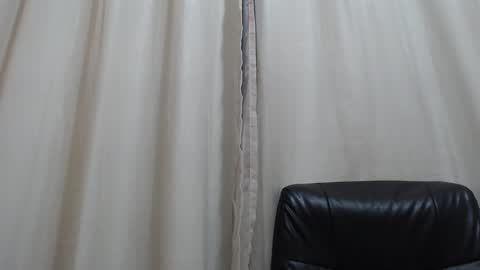 Snapshot of saradorj92 chatting on 10.22.25 saradorj92 online show from 10.22.25