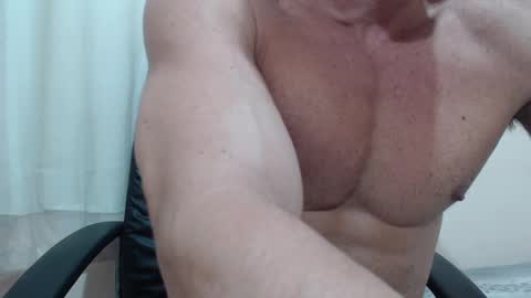 Snapshot of saradorj92 chatting on 10.26.25 saradorj92 online show from 10.26.25