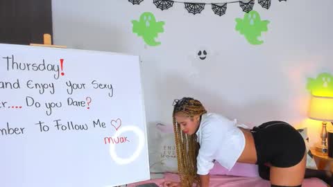 Snapshot of sarah__cinnamon chatting on 10.30.25 sarah cinnamon online show from 10.30.25