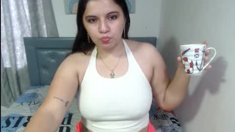 Snapshot of sarah_acero chatting on 12.01.25 sarah online show from 12.01.25