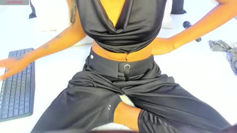 Snapshot of sarah_ashbourne chatting on 10.29.25 sarah_ashbourne online show from 10.29.25