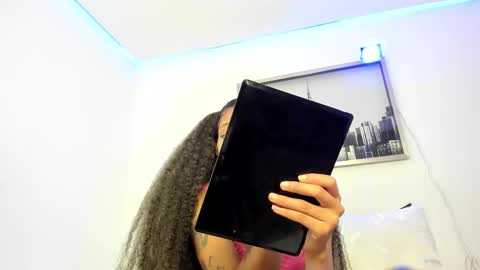 Snapshot of sarah_ashbourne chatting on 10.30.25 sarah_ashbourne online show from 10.30.25