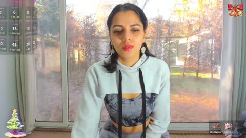 Snapshot of sarah_blake_ chatting on 12.16.24 Sara online show from 12.16.24