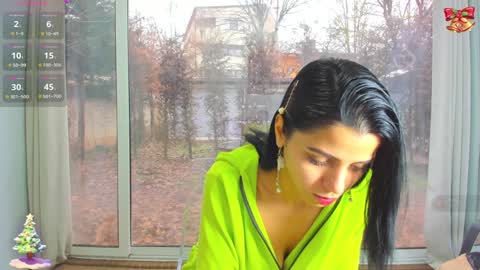 Snapshot of sarah_blake_ chatting on 12.22.24 Sara online show from 12.22.24